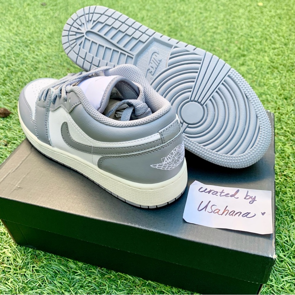 Nike Air Jordan 1 low GS grey white shoes (rare) - big kids - Picture 4 of 4